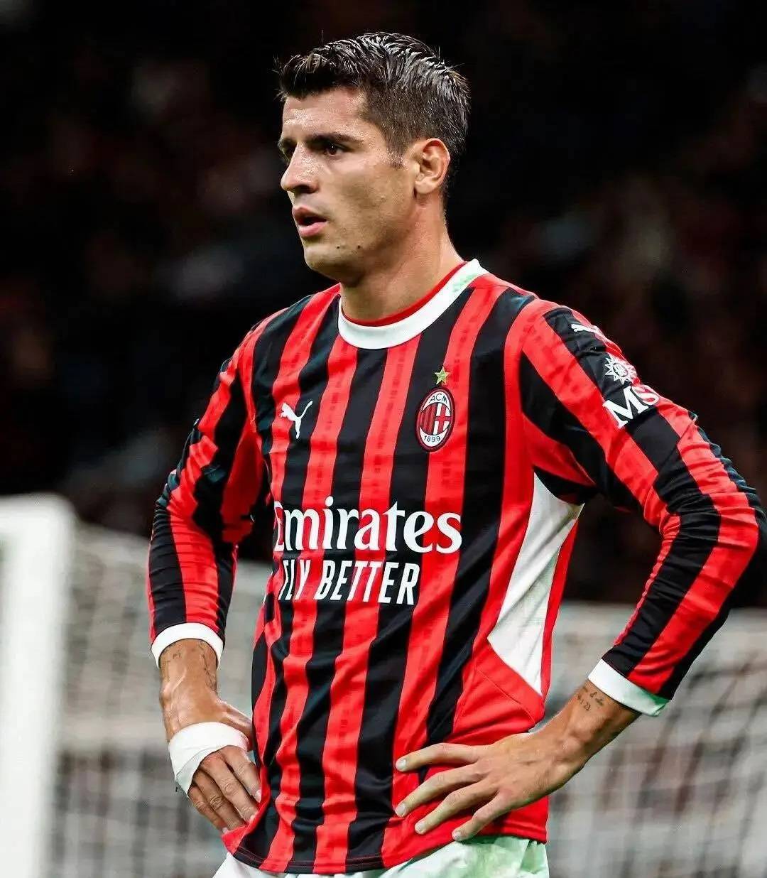 AC米兰绝杀那不勒斯，卡瓦尼梅开二度英超的简单介绍