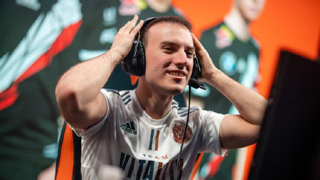 体育中国-T1翻盘EG，Jankos完成史诗逆转半决赛3:2（上海）